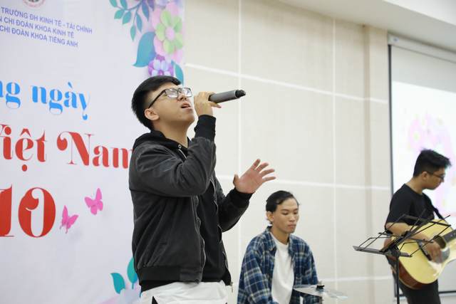 Văn nghệ chào mừng ngày 20/10