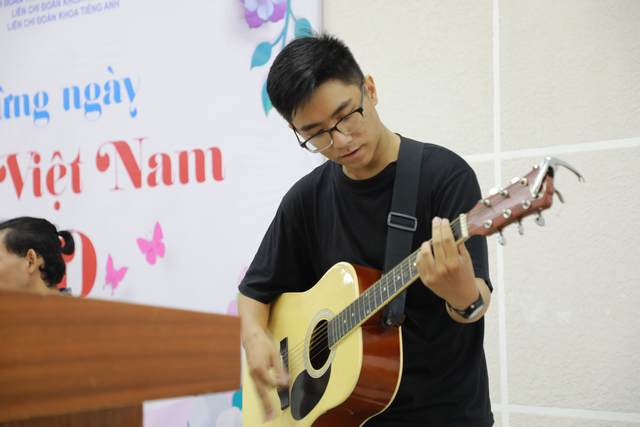 Văn nghệ chào mừng ngày 20/10