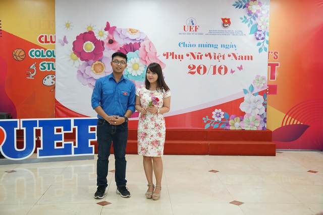 Văn nghệ chào mừng ngày 20/10