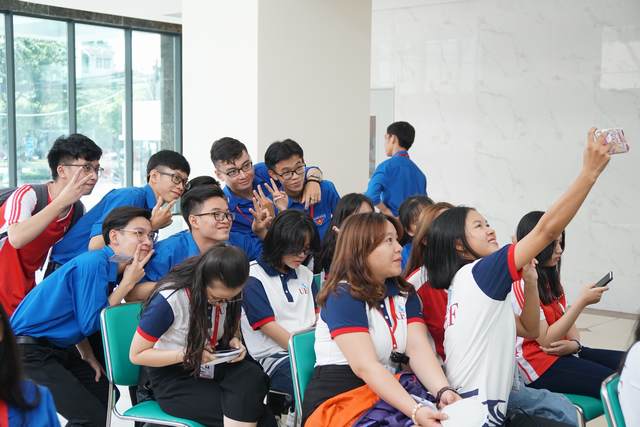 Văn nghệ chào mừng ngày 20/10