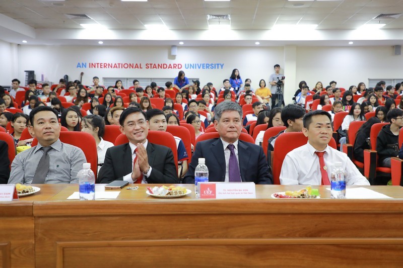 Chào đón tân sinh viên