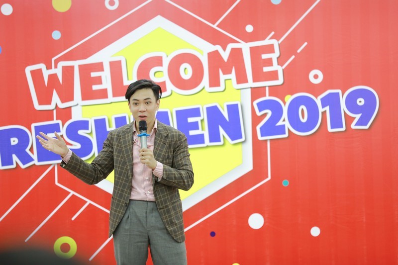 Chào đón tân sinh viên