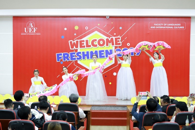 Chào đón tân sinh viên
