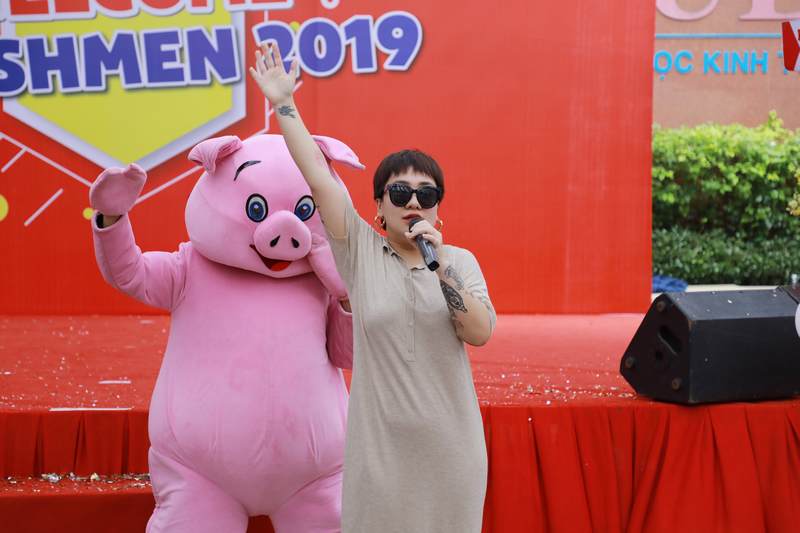 Chào đón tân sinh viên