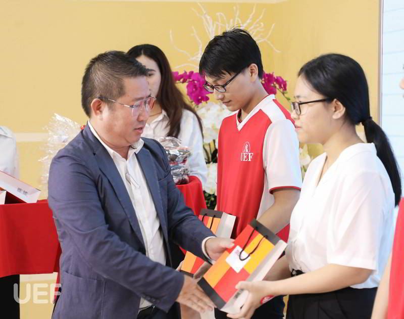 chào tân sinh viên