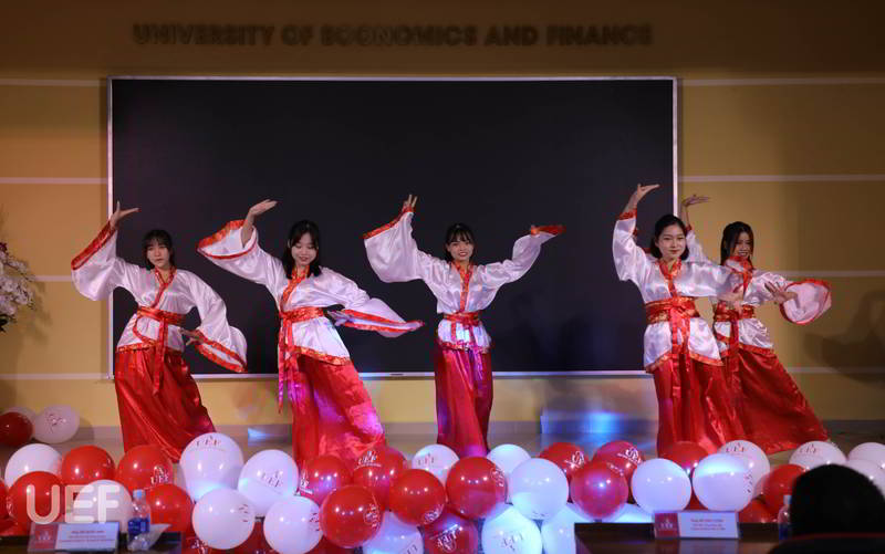 chào tân sinh viên