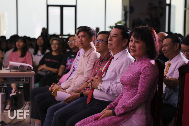 chào tân sinh viên khóa 2020