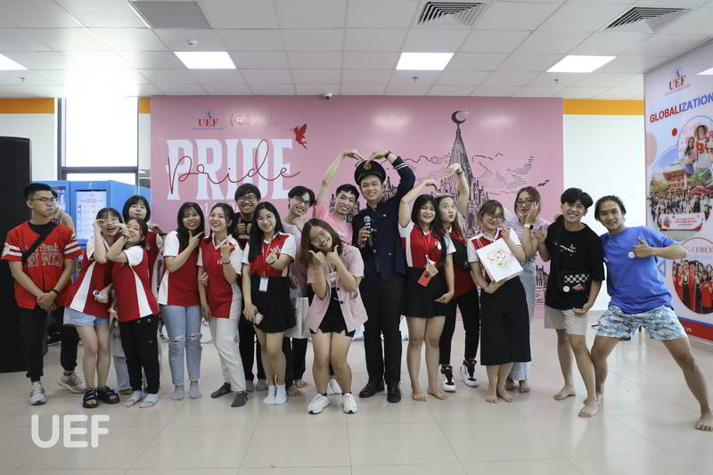 chào tân sinh viên khóa 2020