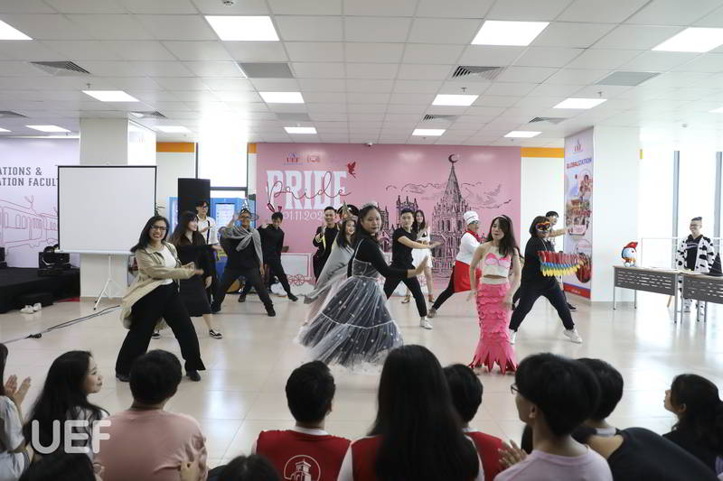 chào tân sinh viên khóa 2020