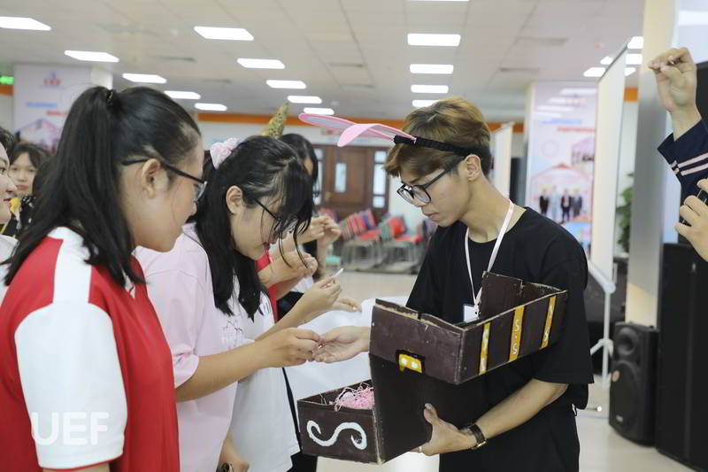 chào tân sinh viên khóa 2020