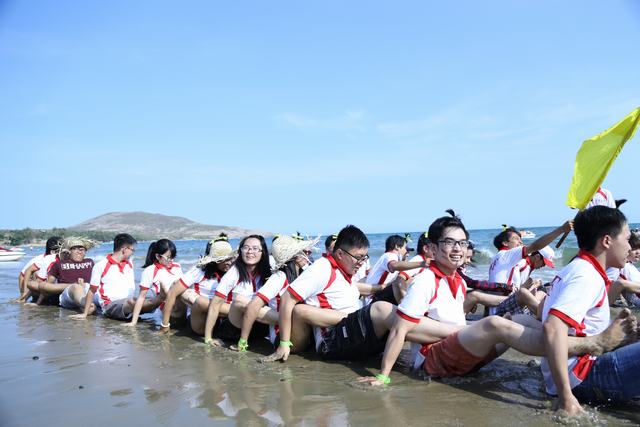 Trò chơi tạo tinh thần xung kích, đoàn kết và sáng tạo của hội trại Sức trẻ UEF