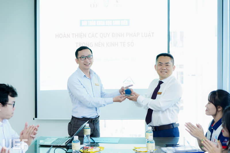 hoithao-NCKH-khoaLuat