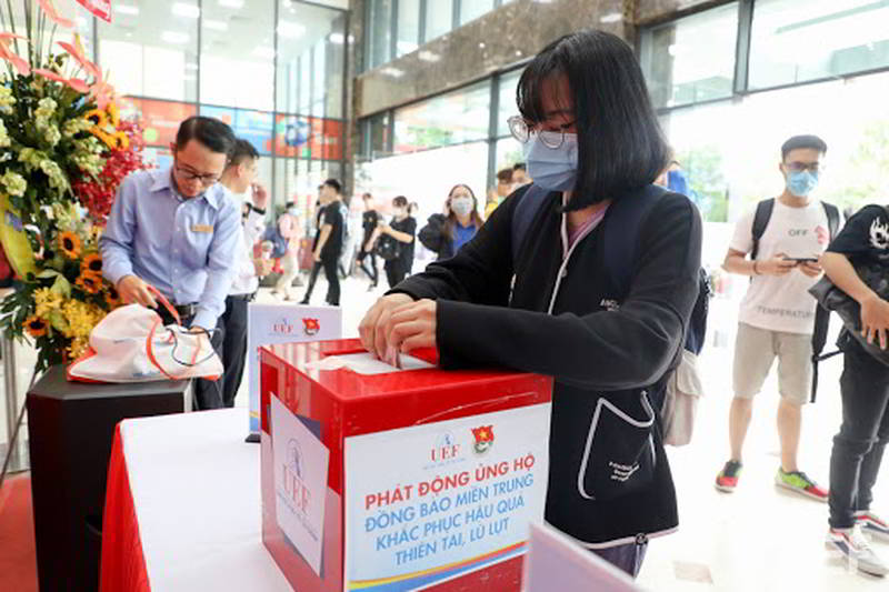 Hướng về miền Trung