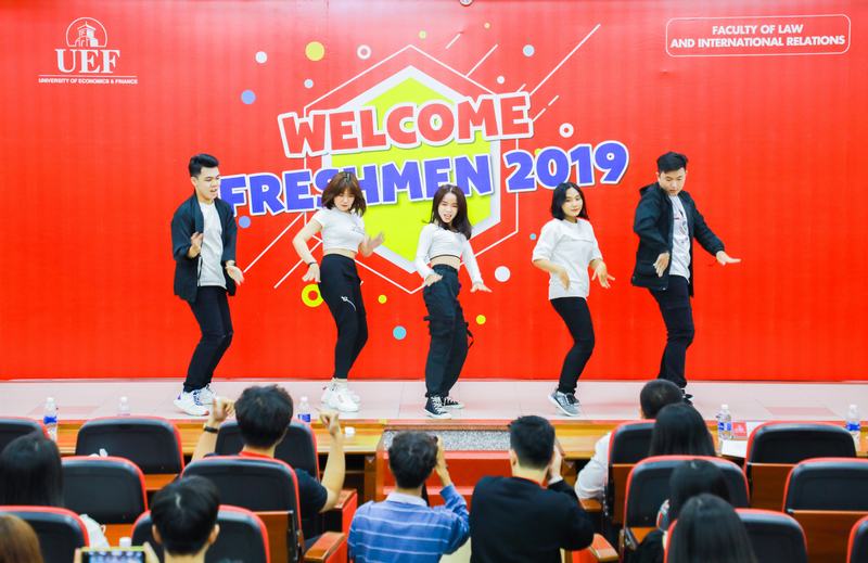 văn nghệ quan hệ quốc tế