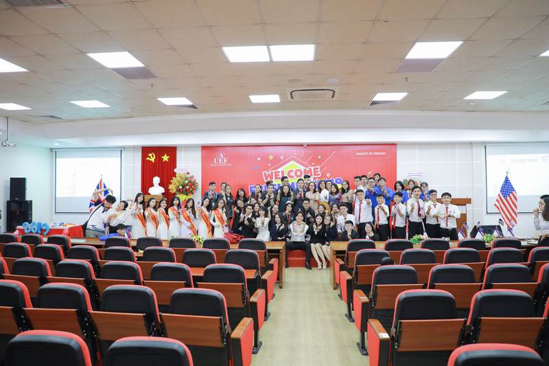 khoa Tiếng Anh chào đón tân sinh viên