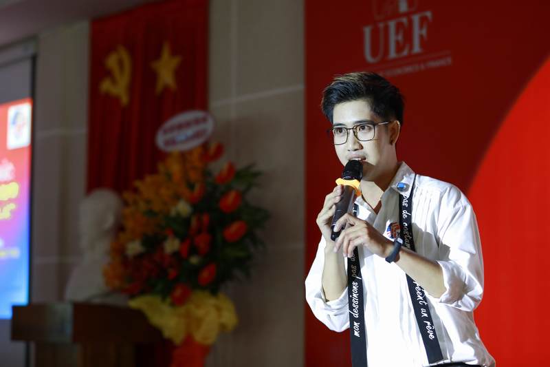 khoa Tiếng Anh chào đón tân sinh viên