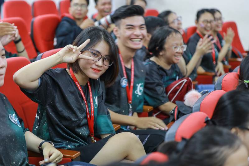 khoa Tiếng Anh chào đón tân sinh viên