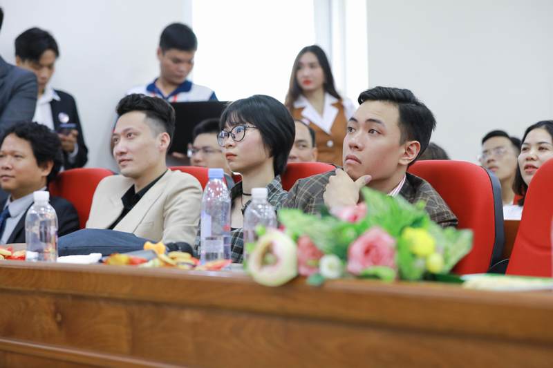 khoa Tiếng Anh chào đón tân sinh viên