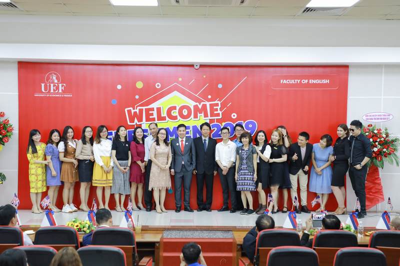 khoa Tiếng Anh chào đón tân sinh viên