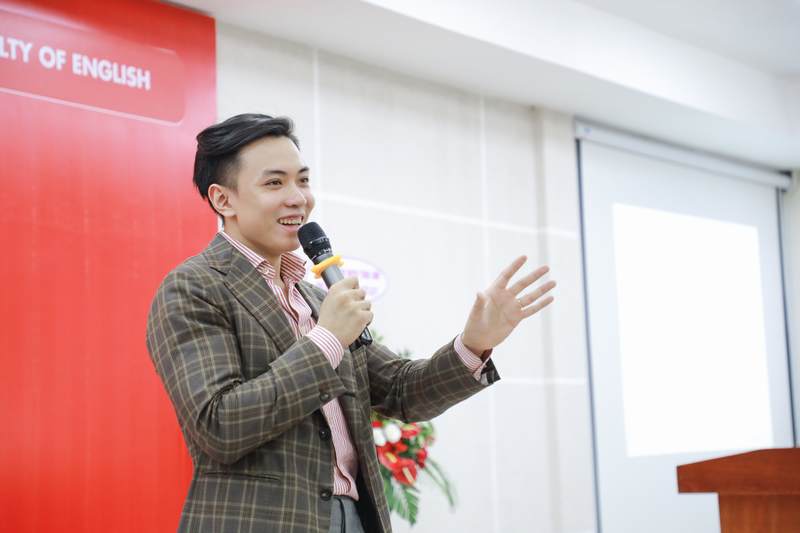 khoa Tiếng Anh chào đón tân sinh viên