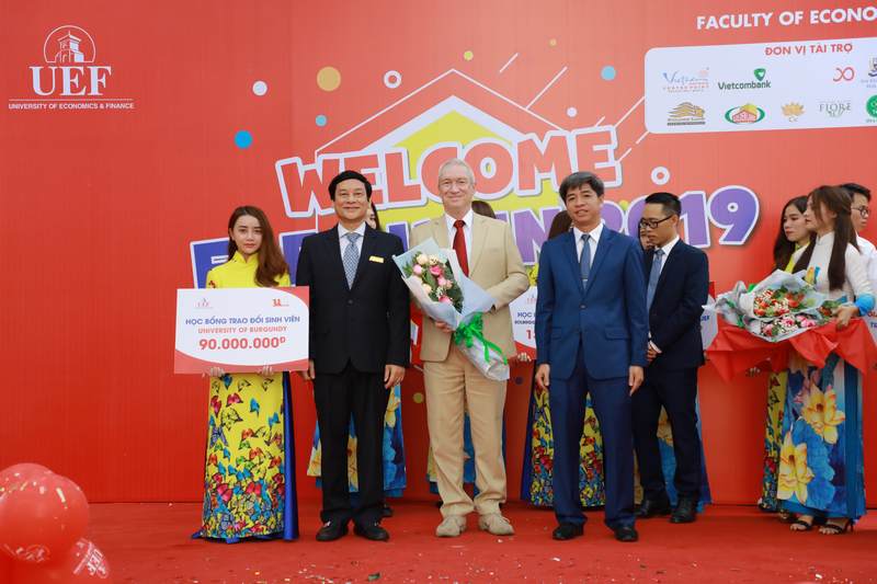 Khoa Kinh tế giao lưu tân sinh viên khóa 2019