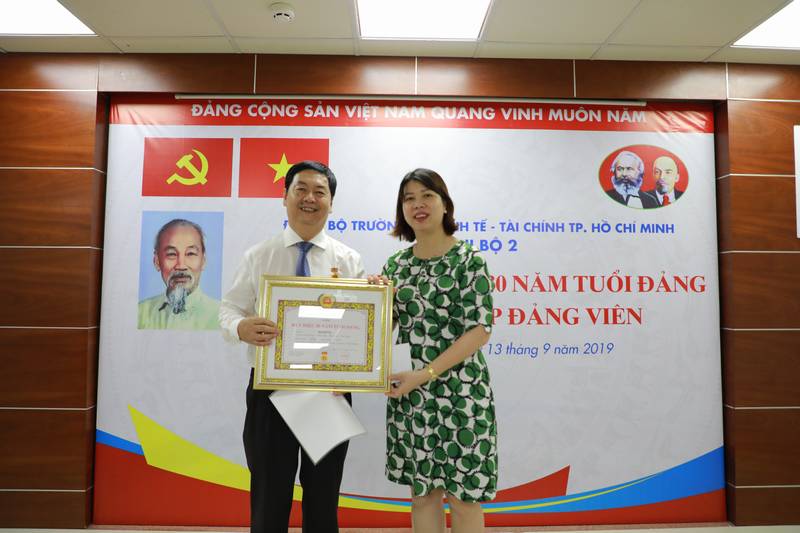 Lễ trao Huy hiệu 30 năm tuổi Đảng