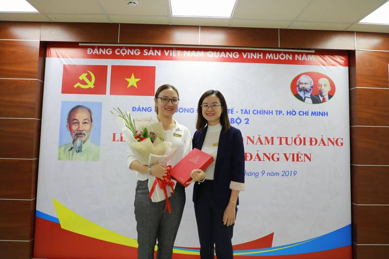 Lễ trao Huy hiệu 30 năm tuổi Đảng