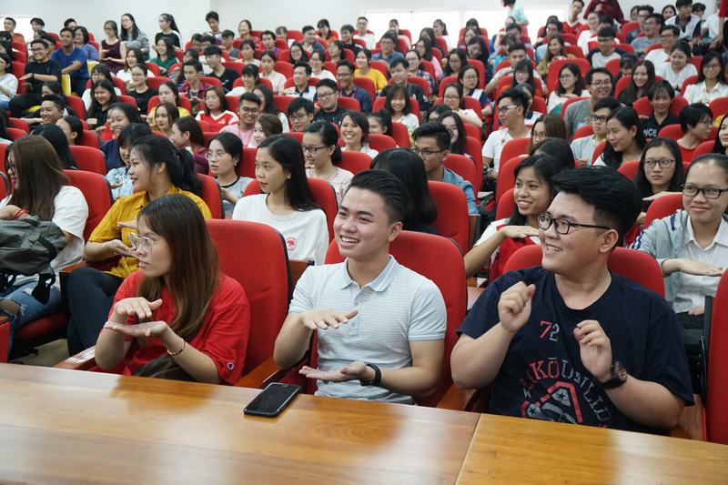 Talkshow tiếng Anh ELSA