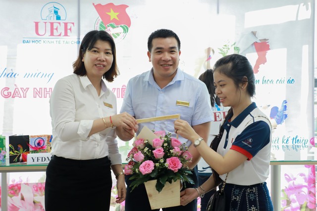 Thiết kế thiệp và hoa cài áo