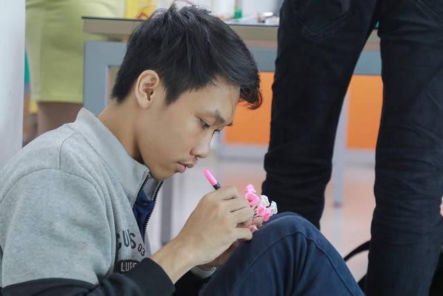 Thiết kế thiệp và hoa cài áo