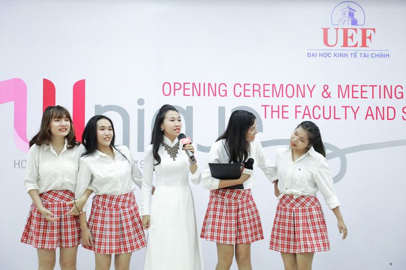 Khoa Quan hệ công chúng và Truyền thông gặp mặt tân sinh viên