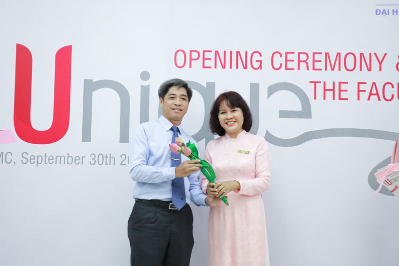 Khoa Quan hệ công chúng và Truyền thông gặp mặt tân sinh viên