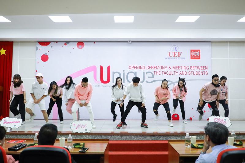 Khoa Quan hệ công chúng và Truyền thông gặp mặt tân sinh viên