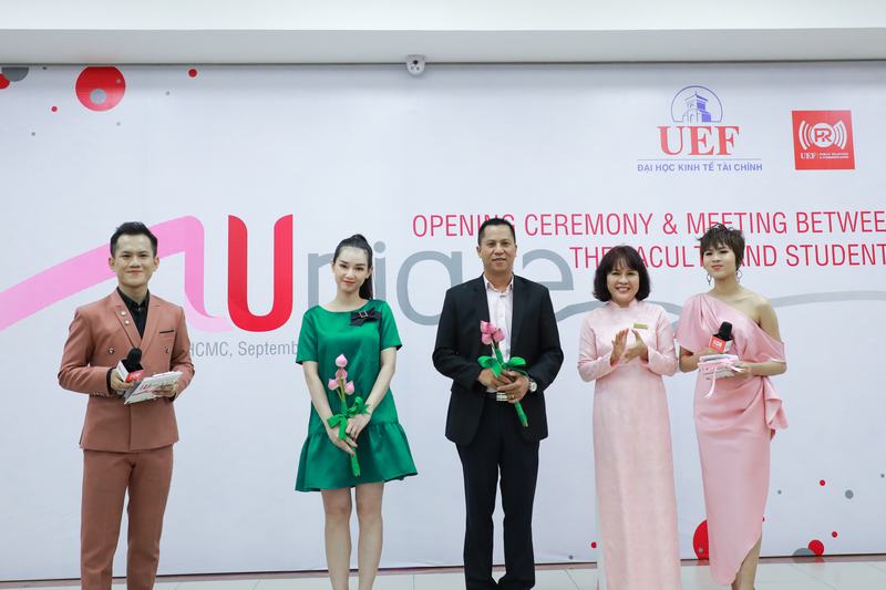 Khoa Quan hệ công chúng và Truyền thông gặp mặt tân sinh viên