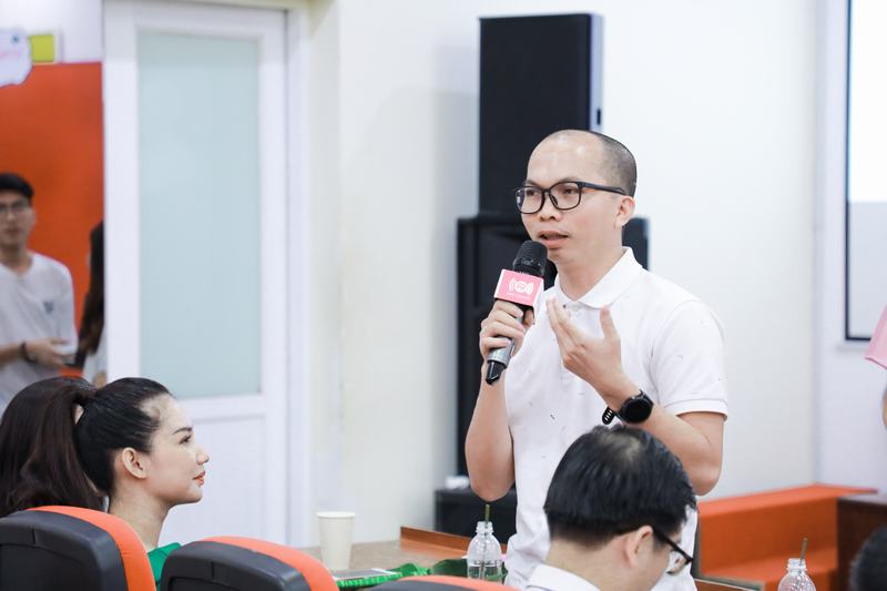 Khoa Quan hệ công chúng và Truyền thông gặp mặt tân sinh viên