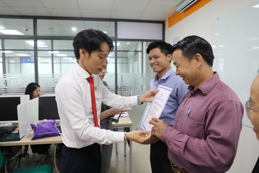 Trao chứng nhận chương trình tập huấn LMS