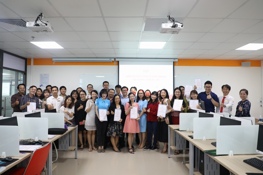 Trao chứng nhận chương trình tập huấn LMS