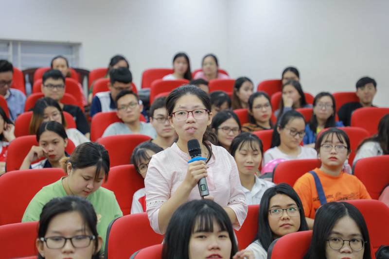 Khoa Kinh tế giao lưu cùng sinh viên đầu năm học