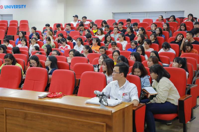 Khoa Kinh tế giao lưu cùng sinh viên đầu năm học