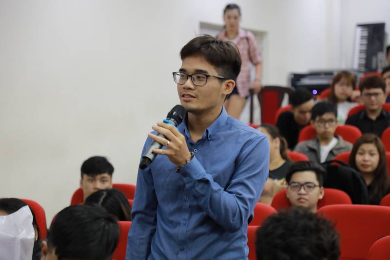 Khoa Kinh tế giao lưu cùng sinh viên đầu năm học