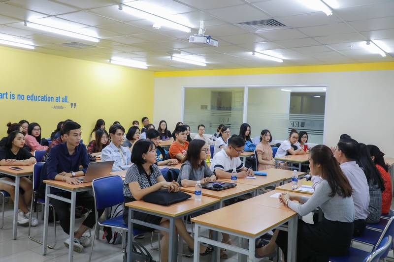 Khoa Kinh tế giao lưu cùng sinh viên đầu năm học