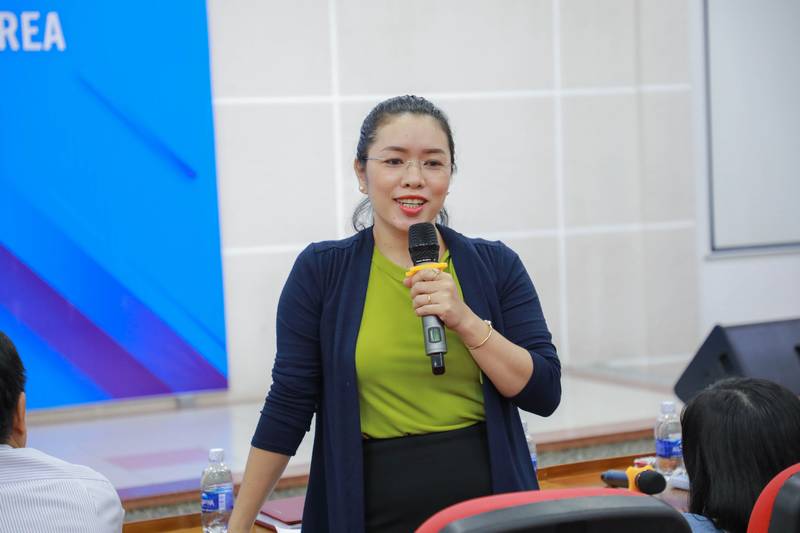 Khoa Kinh tế giao lưu với sinh viên đầu năm học