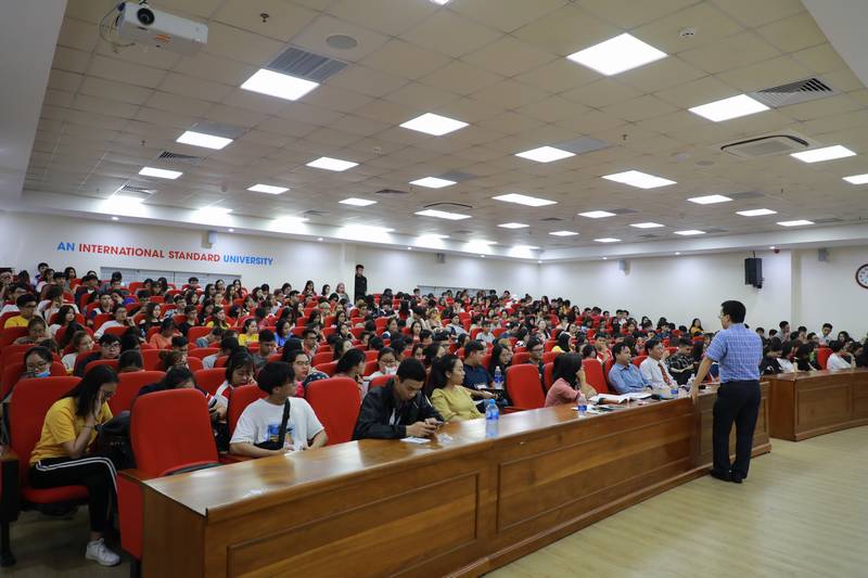 Khoa Kinh tế giao lưu cùng sinh viên