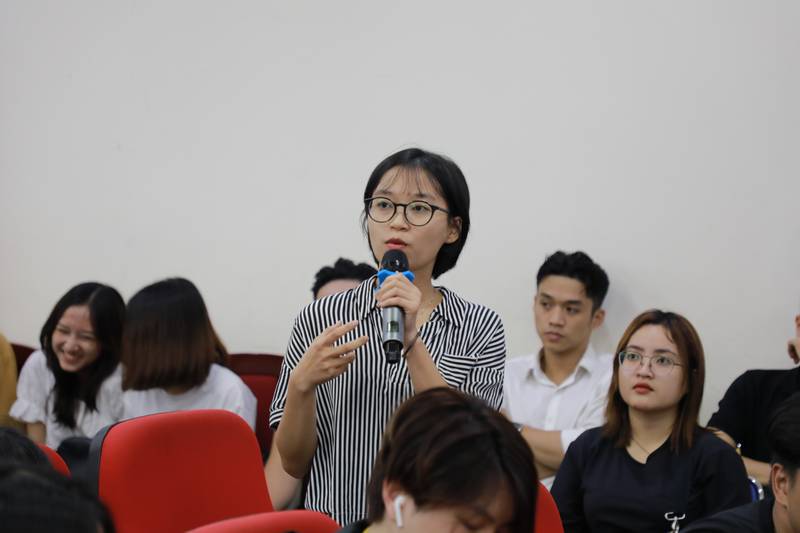 Khoa Kinh tế giao lưu cùng sinh viên