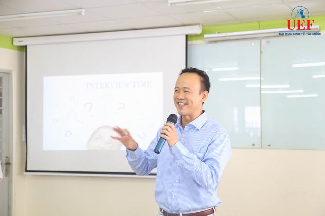 Cùng sinh viên UEF khám phá “World Englishes”