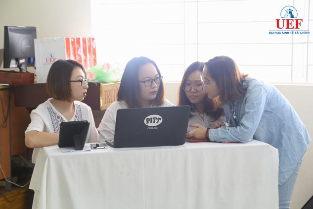 Cùng sinh viên UEF khám phá “World Englishes”