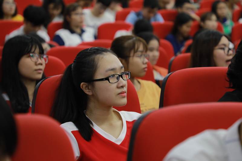 Khoa Ngôn ngữ và Văn hóa quốc tế giao lưu cùng sinh viên