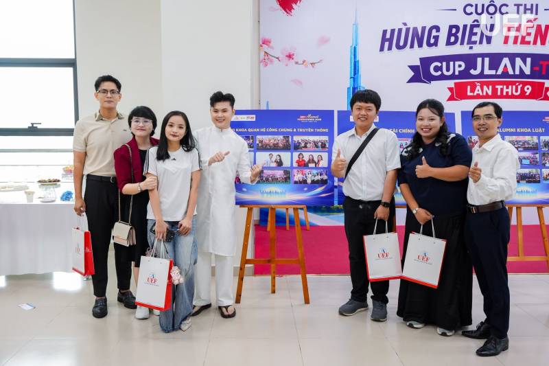 Khoa Quan hệ côn chúng và Truyền thông UEF
