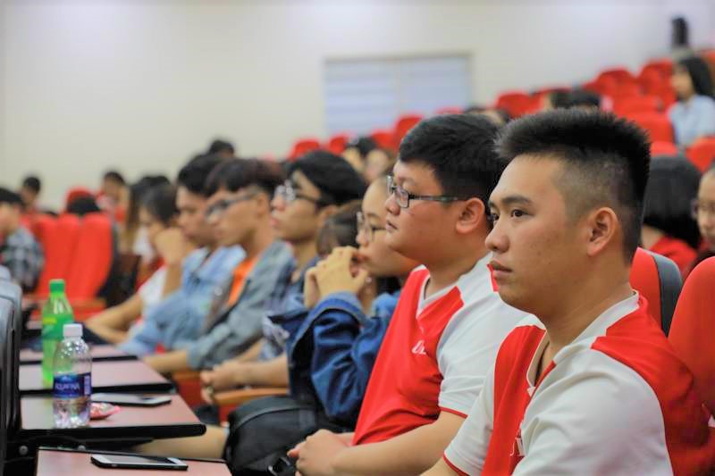 Khoa Quản trị du lịch - Khách sạn giao lưu cùng sinh viên