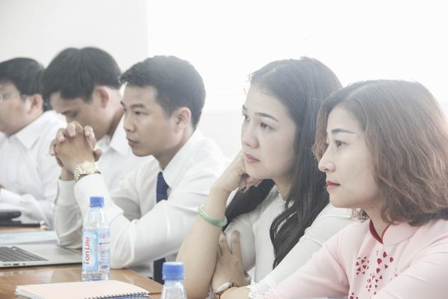 Học viên cao học UEF khóa 2015 bảo vệ luận văn tốt nghiệp 